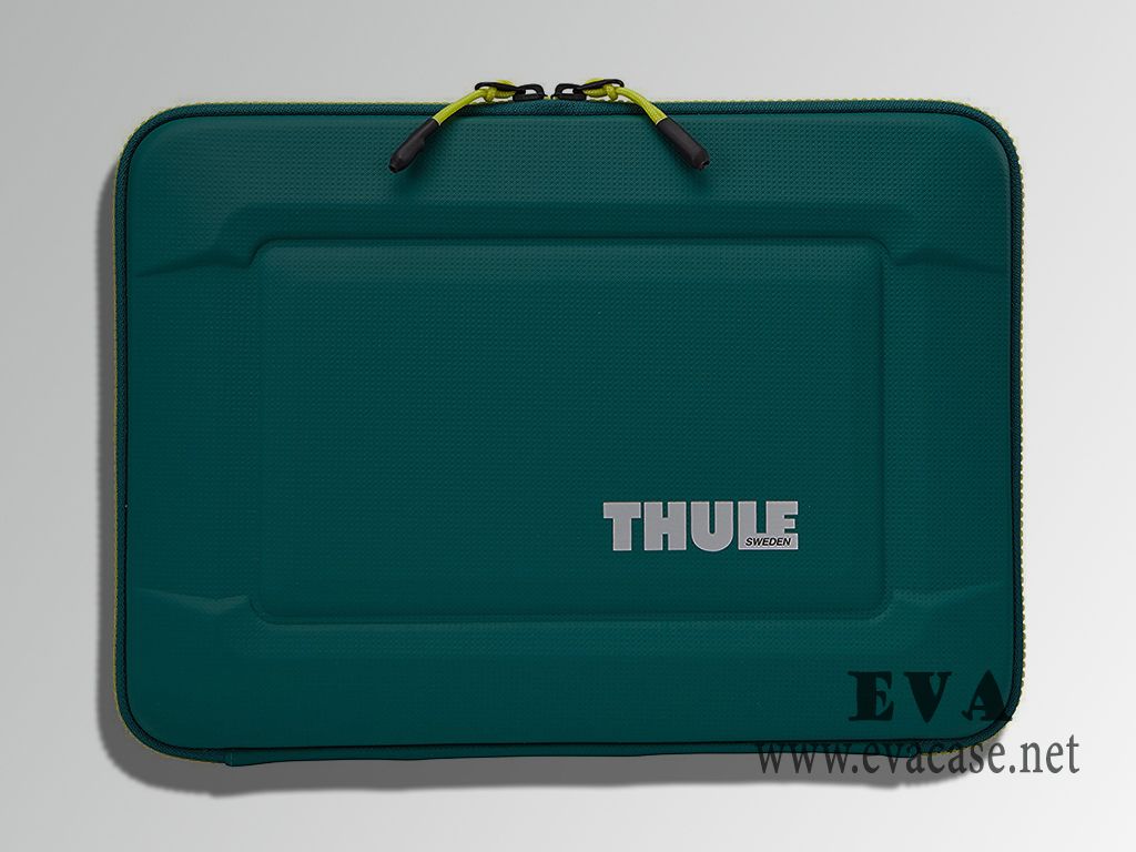 Thule hard shell laptop bag in compact size
