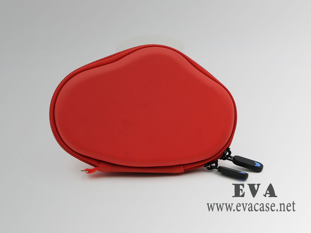 Computer mouse carrying case back view