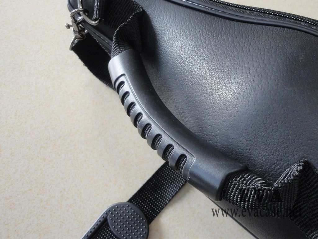 Genuine leather champagne carrier with palstic handle