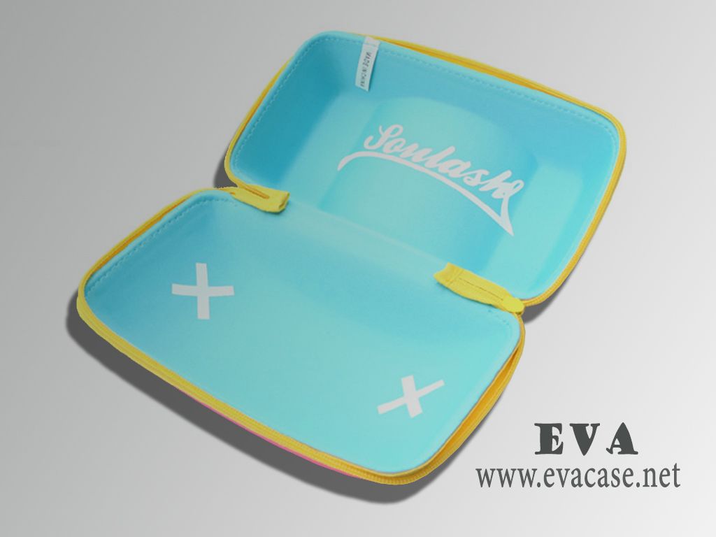 SOULASH ski goggle carrying case with printing inside