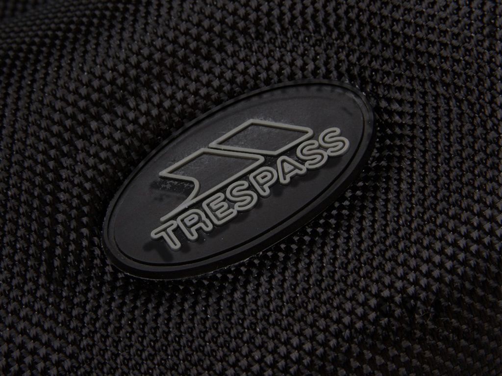 TRESPASS hard snow goggle protector case with rubber plate logo