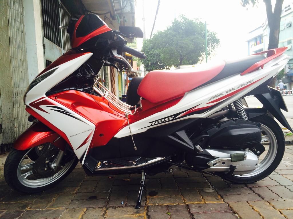 cần bán gấp air blade sporty 2013 đỏ đen trắng xe leng keng