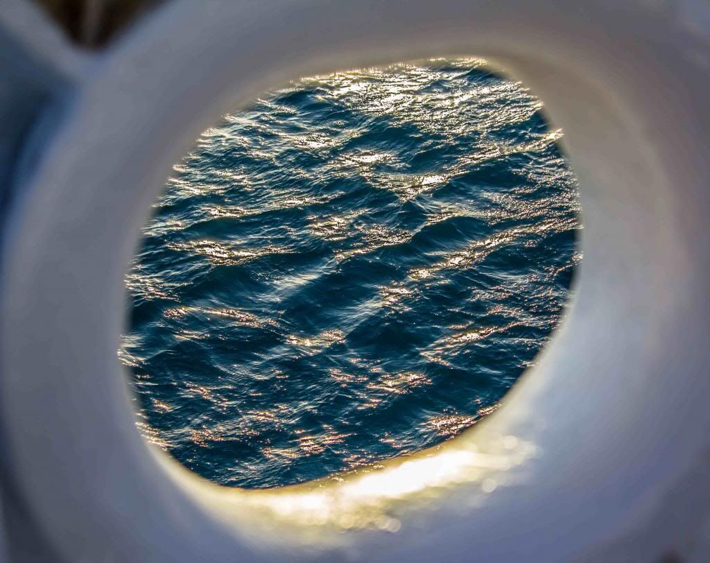 IMAGE: http://i1250.photobucket.com/albums/hh529/Utopia85/porthole.jpg