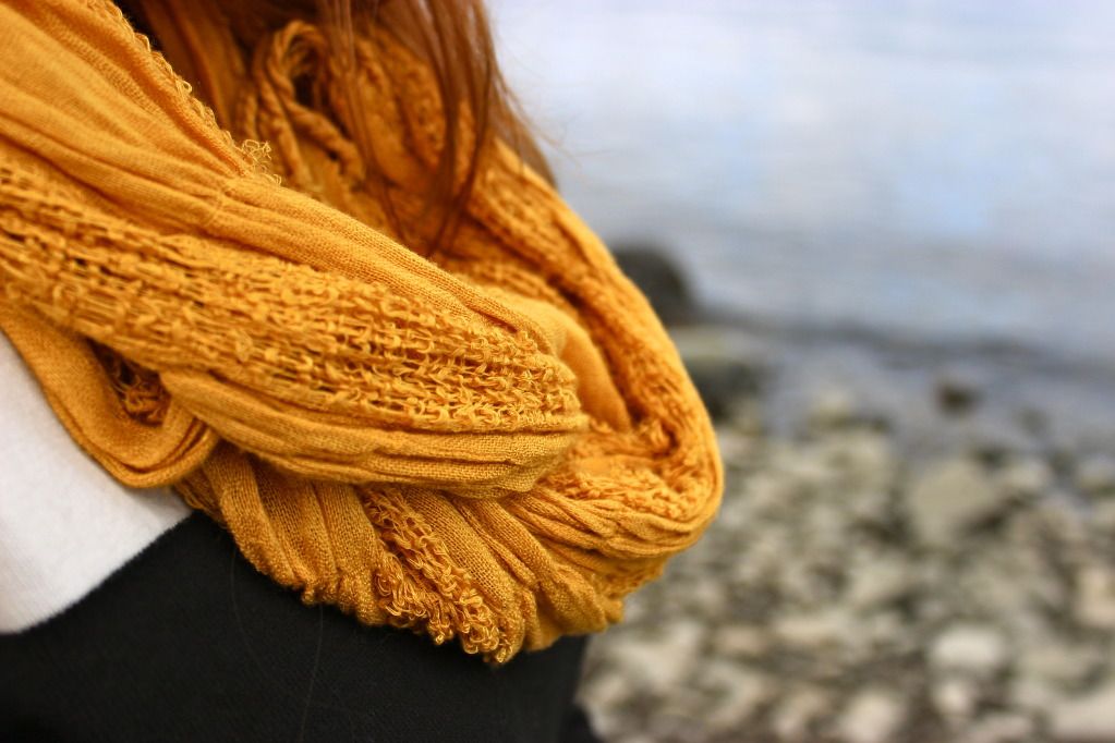 mustard yellow scarf, blogger, detail