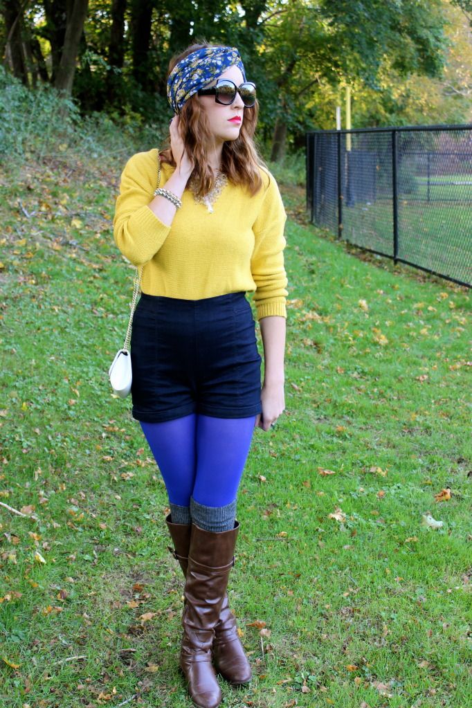style tab, blogger, boots with tights, blue and gold