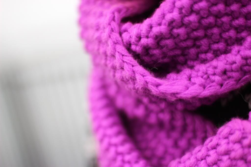 chunky scarf, texture,