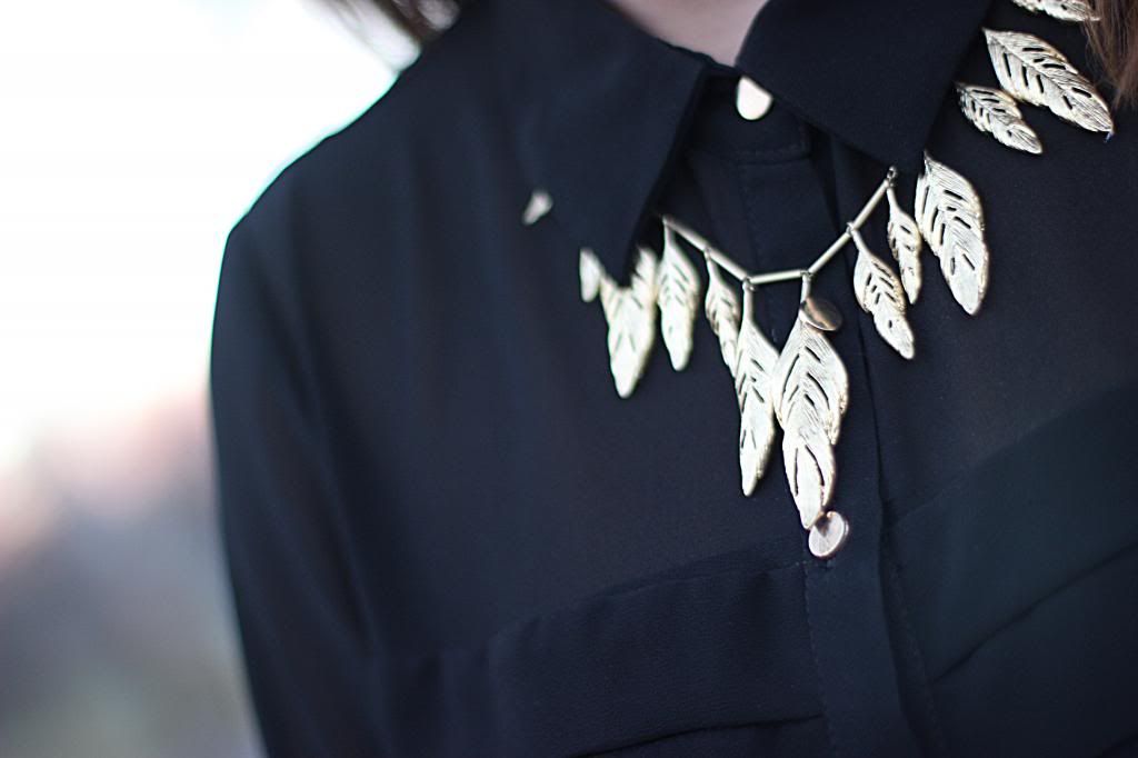 chloe and isabel sculpted feather necklace, statement necklace, chloe and isabel, fashion, style tab,
