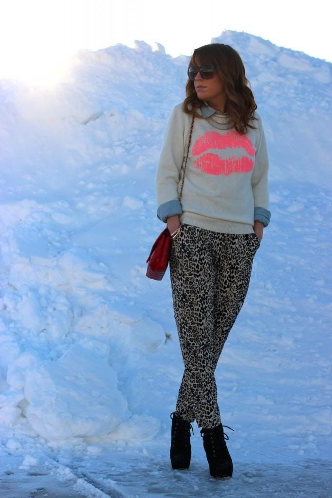 style tab, valentine's day, outfit idea, lips sweater, leopard pants, blogger, fashion