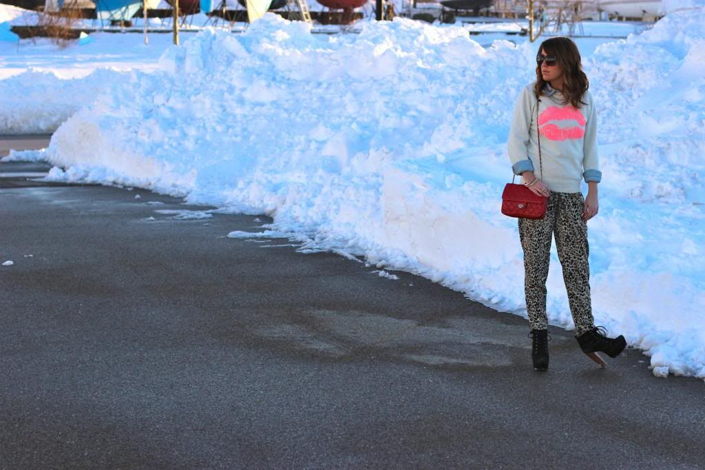 style tab, valentine's day, outfit idea, leopard print pants, lips sweater,