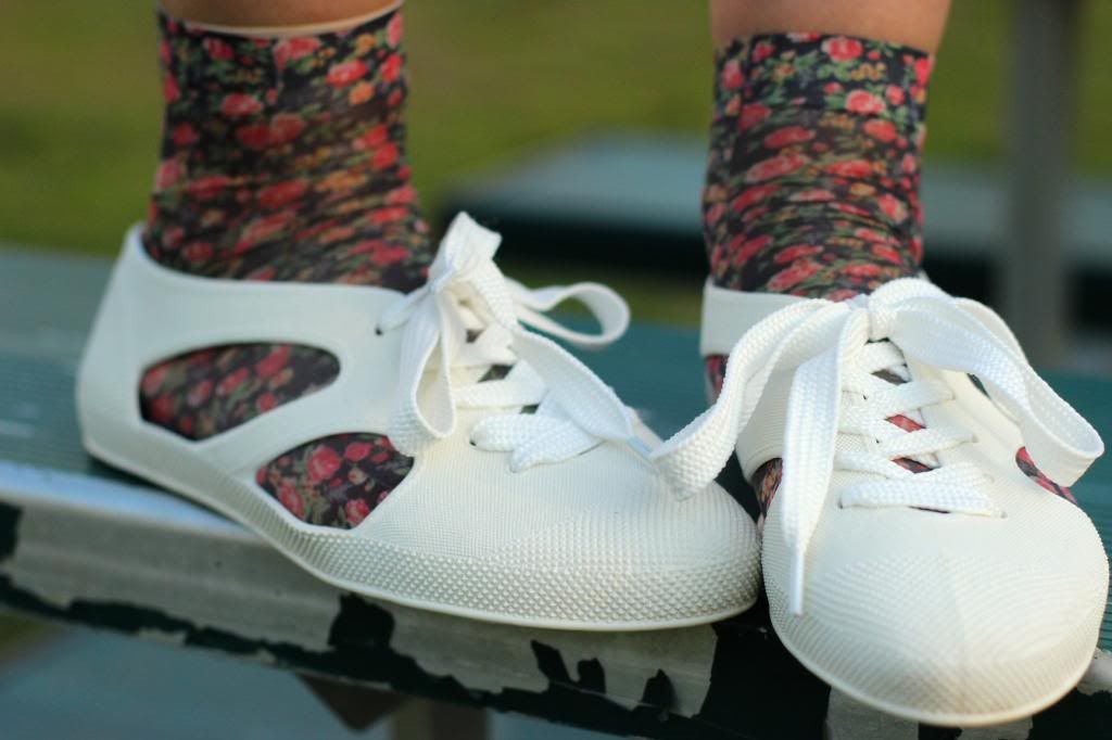 jellie sneakers, cut-out, sneakers, f-troupe, urban outfitters, socks with sneakers, floral socks, shoes, style tab