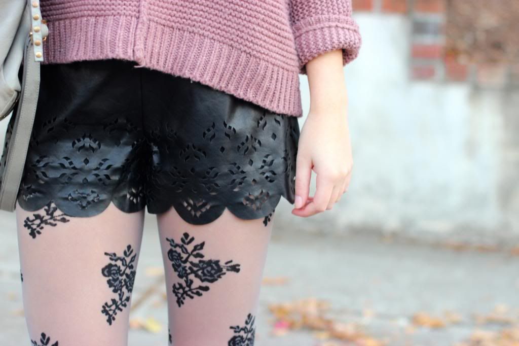 style tab, fashion blogger, boston blogger, oversized sweater, leather shorts, printed tights