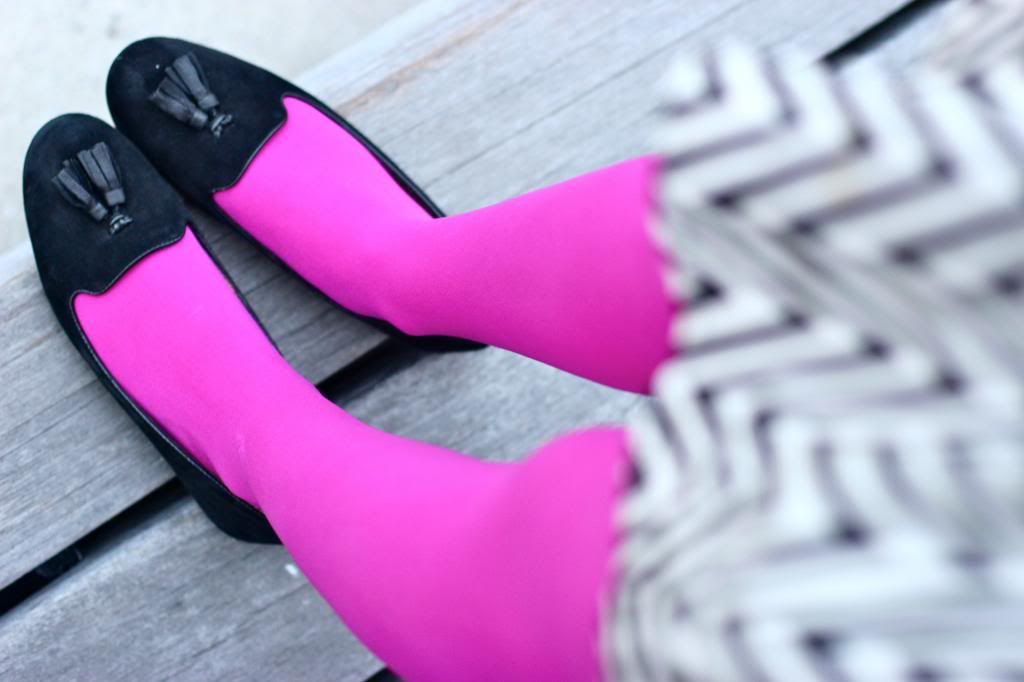 style tab, fashion, loafers, tights, pink tights, blogger,