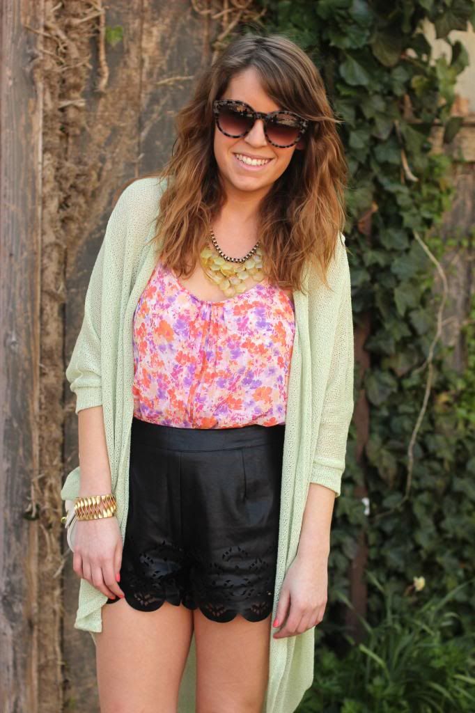 style tab, fashion, lulus, scalloped shorts, blogger, spring outfit, florals, faux leather,