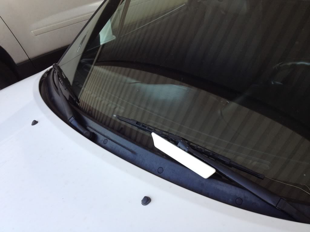 Windshield wiper spoiler/deflector doodad